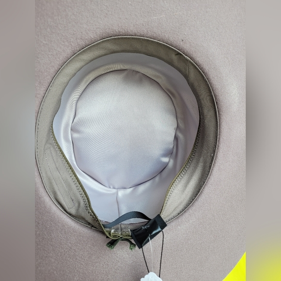 Olive & Pique hat with adjustable sizing - Picture 6 of 6